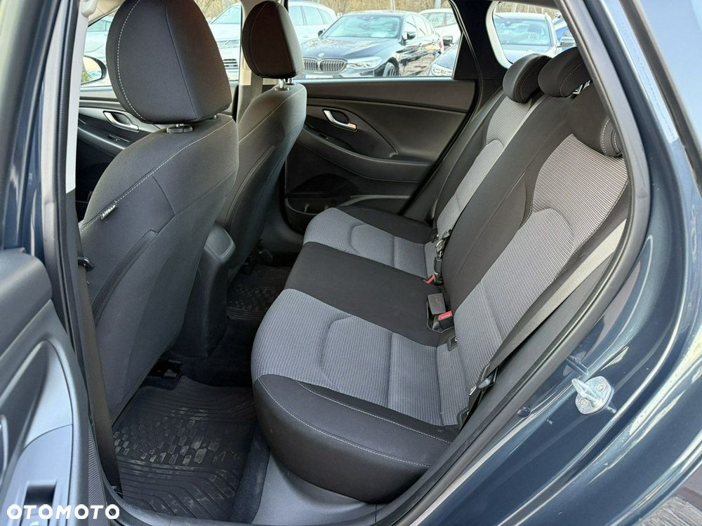 Hyundai i30 1.5 DPI Classic + - 15