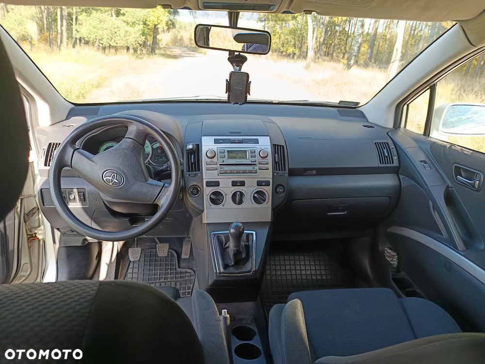 Toyota Corolla Verso - 16