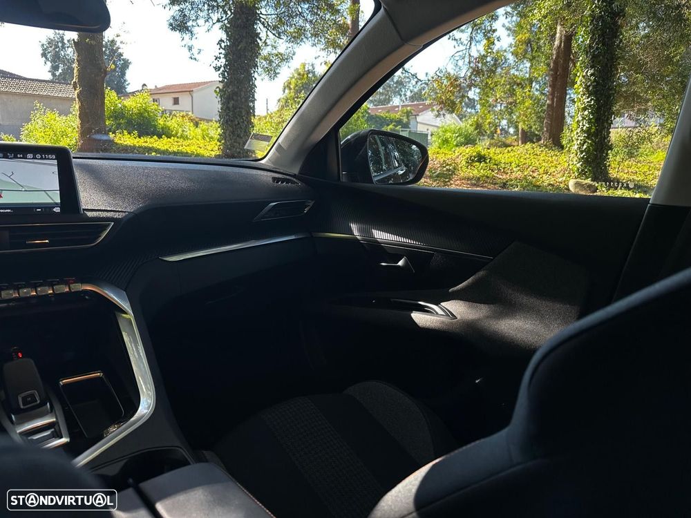 Peugeot 3008 1.2 PureTech Allure Pack EAT8 - 22