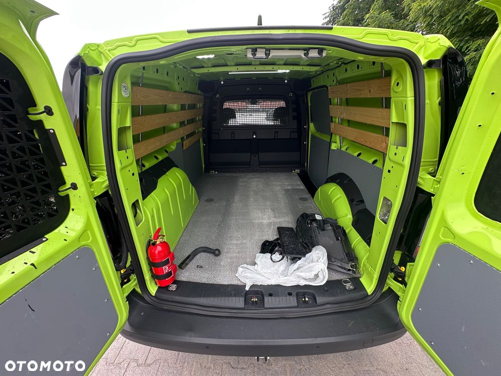 Volkswagen CADDY MAXI - 23