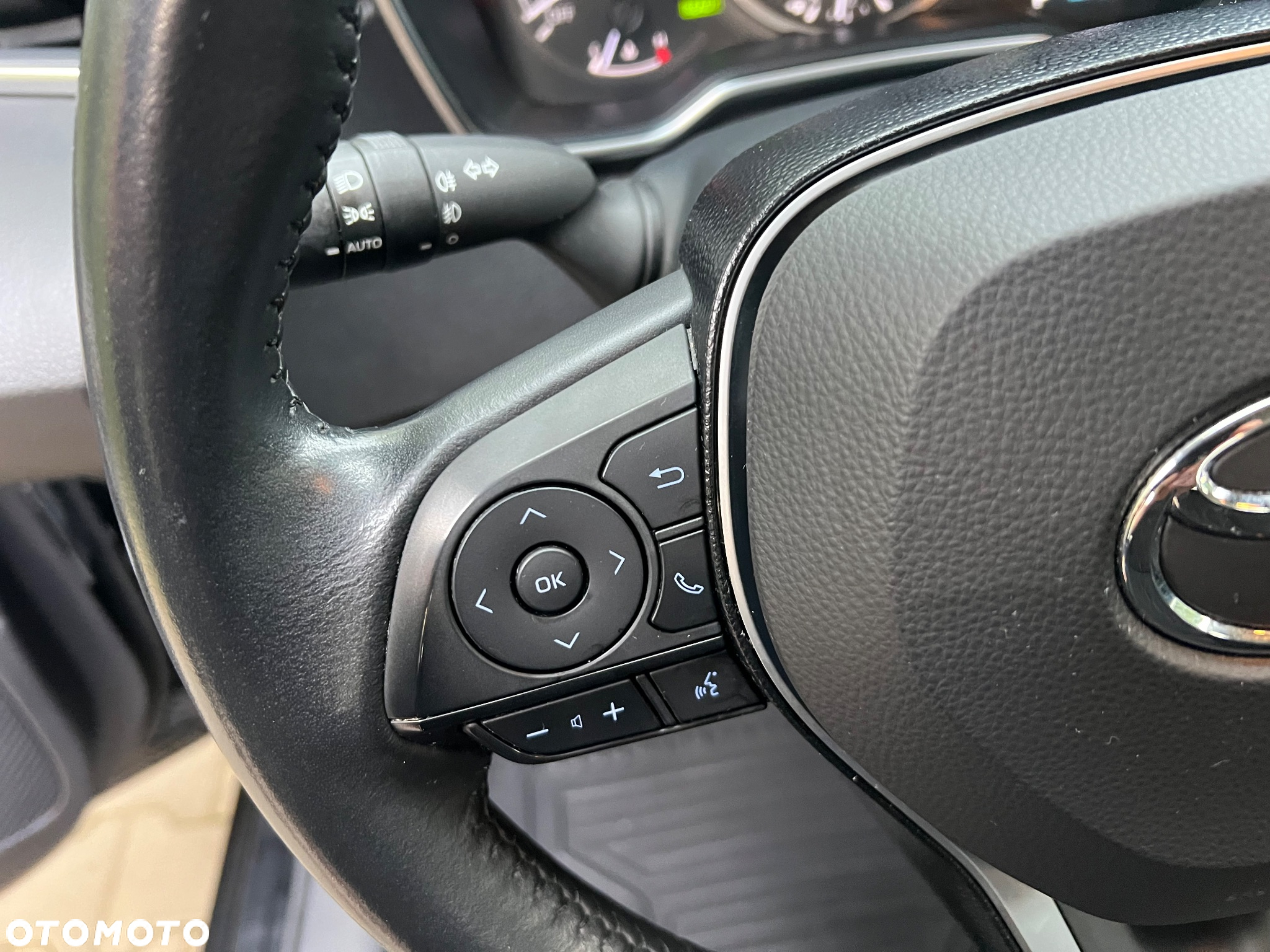 Toyota Corolla 1.8 Hybrid Comfort - 19