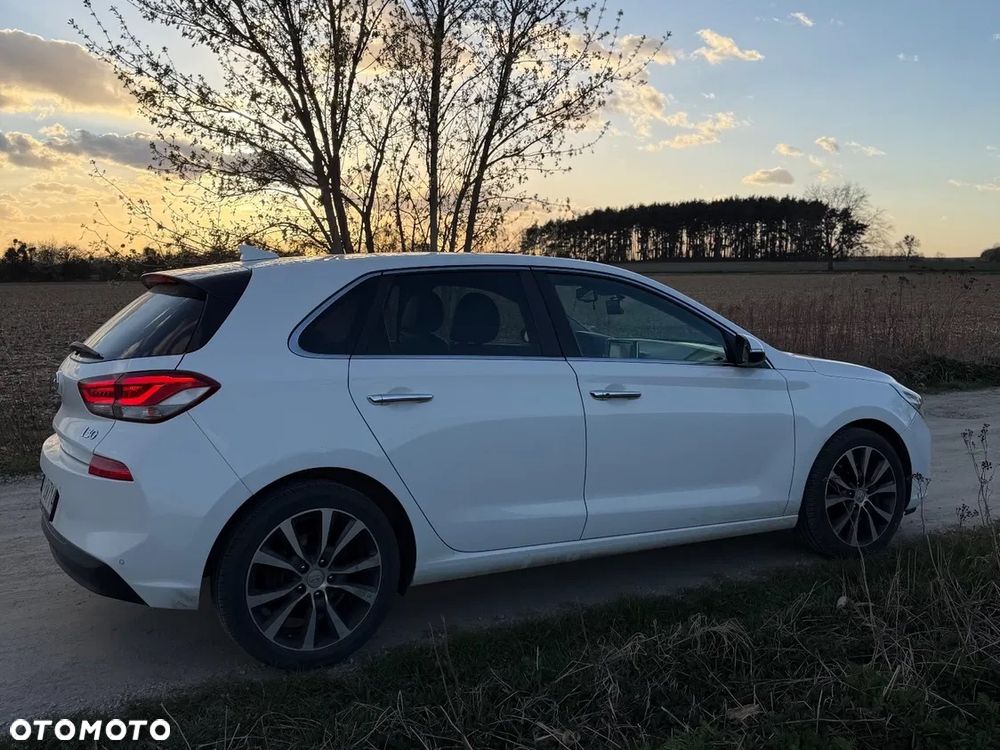 Hyundai i30 1.4 T-GDI Premiere Luxury DCT - 3