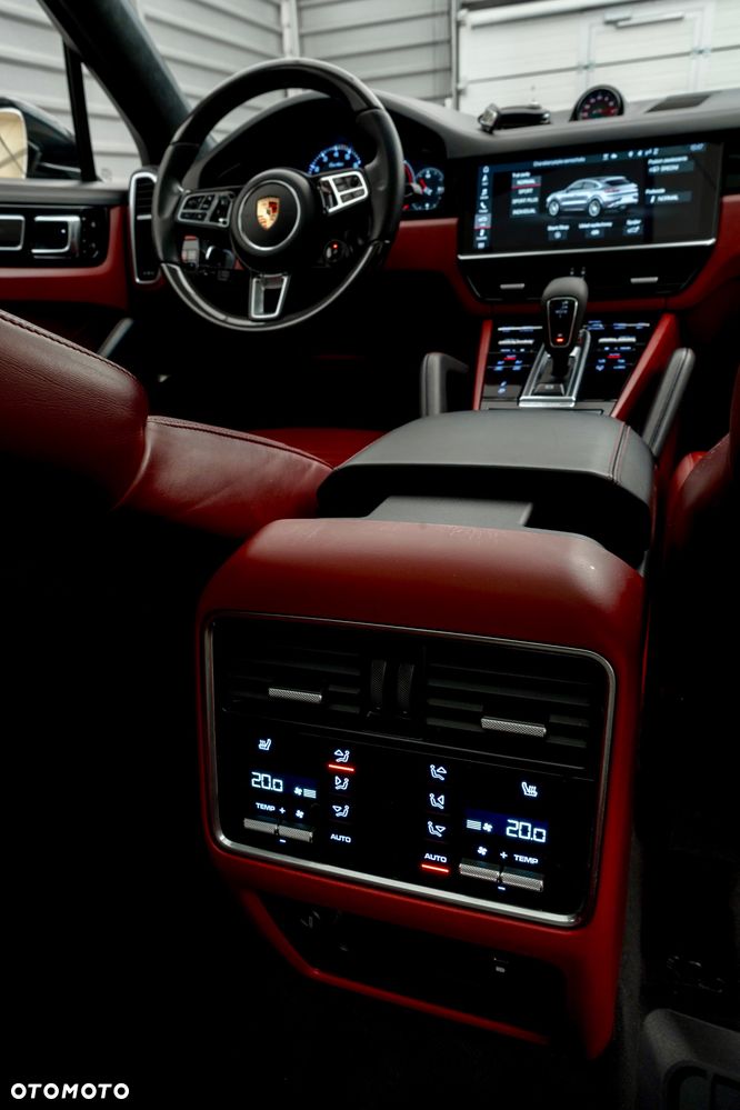 Porsche Cayenne Turbo - 17