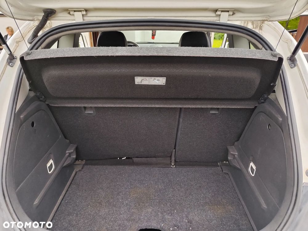 Opel Corsa 1.4 16V - 12
