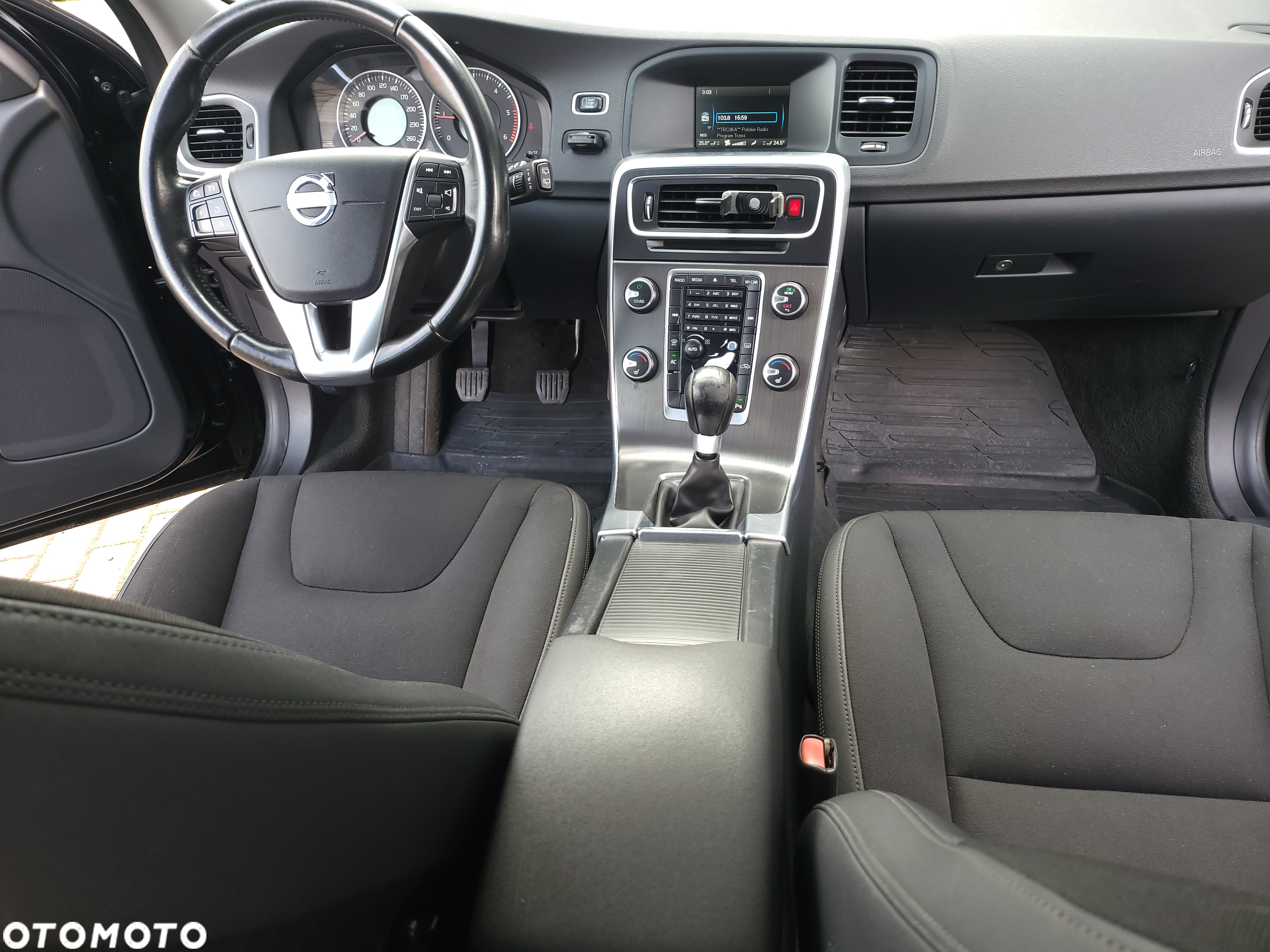 Volvo V60 D2 Momentum - 21