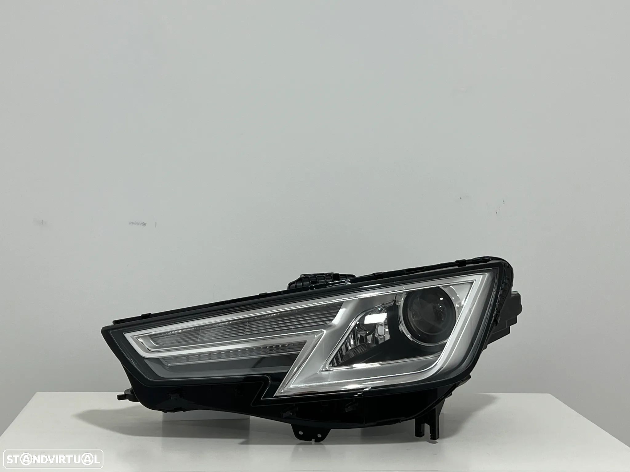 Farol Otica Original Audi A4 B9 Xenon lado Esquerdo - 1