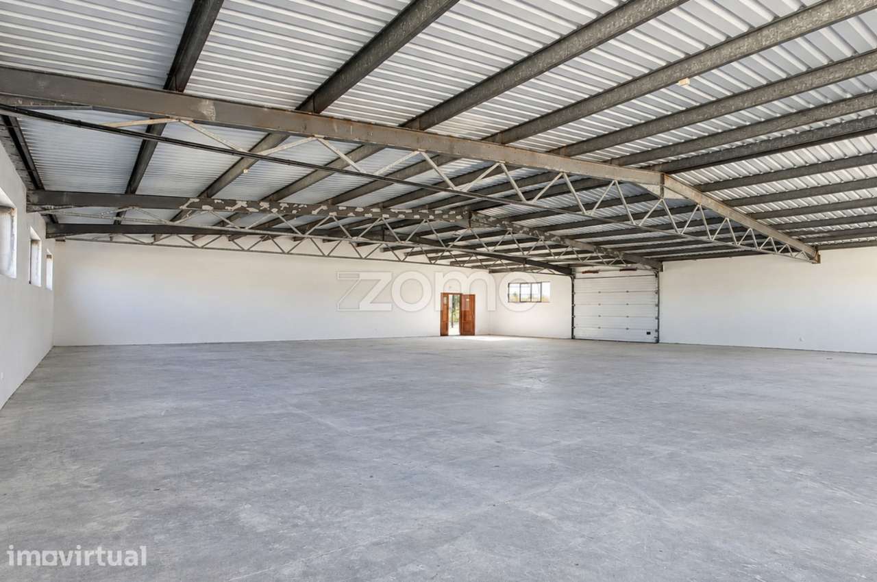 Pavilhão industrial em Famalicão | Produção, armazenagem e escritór...