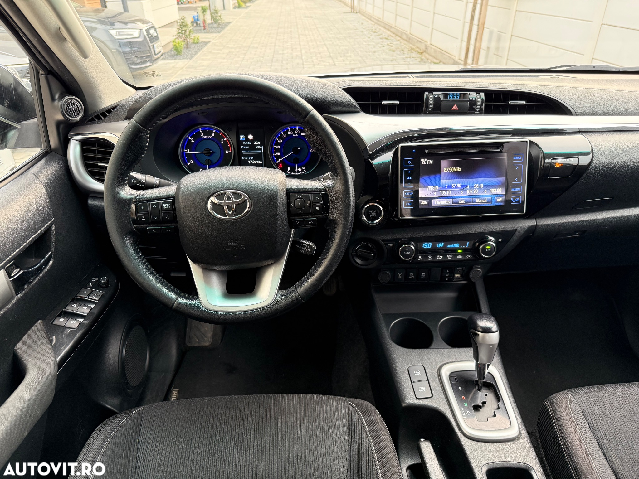 Toyota Hilux 4x4 Double Cab A/T Invincible - 5