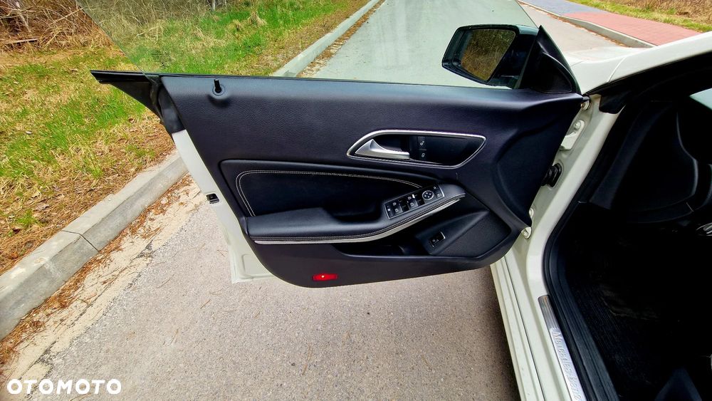 Mercedes-Benz CLA 200 Urban - 12