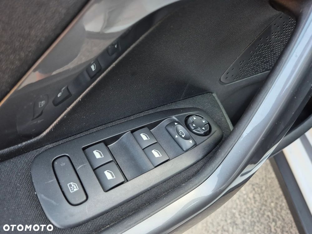 Peugeot 2008 1.2 Pure Tech GPF Allure S&S EAT6 - 8