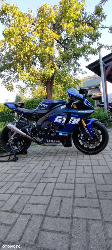 Yamaha R1 - 3