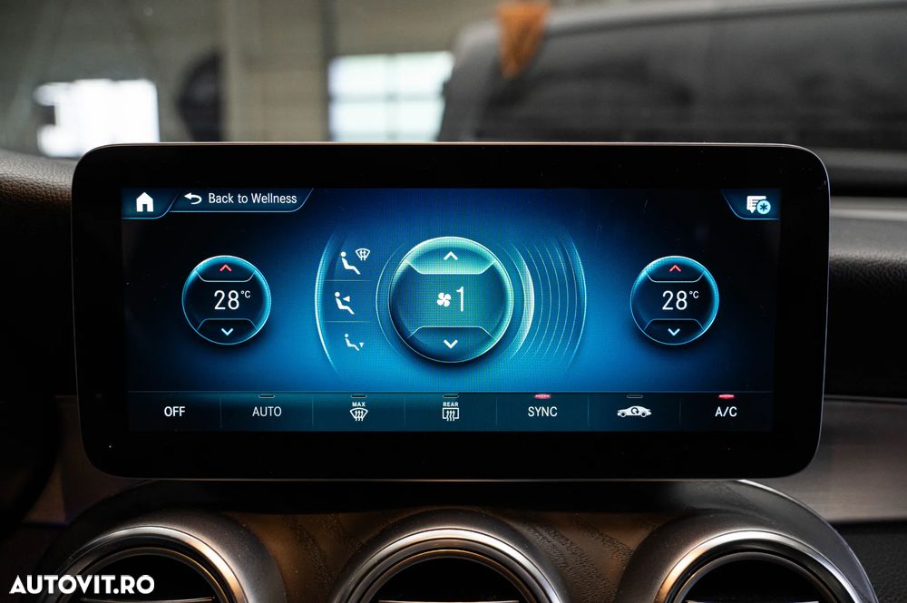 Mercedes-Benz GLC 300 4MATIC 9G-TRONIC AMG Line - 27