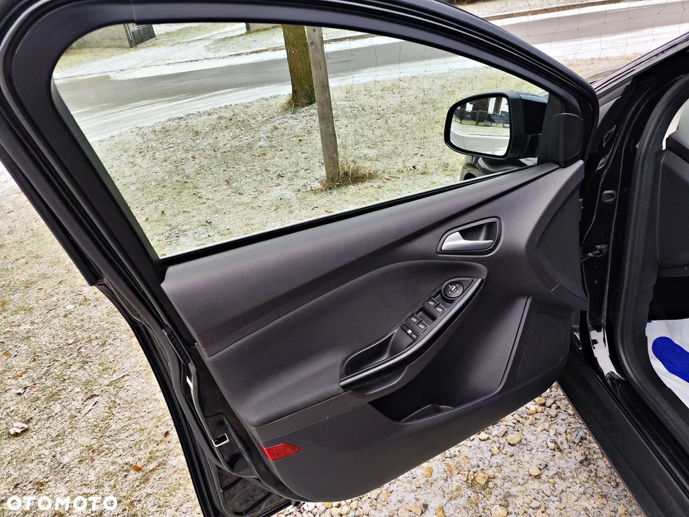 Ford Focus 1.6 TDCi DPF Champions Edition - 24