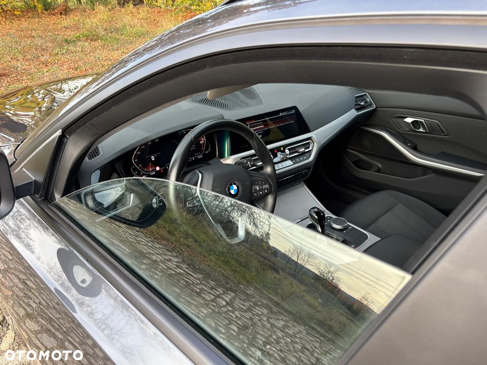 BMW Seria 3 320d Touring Advantage - 17