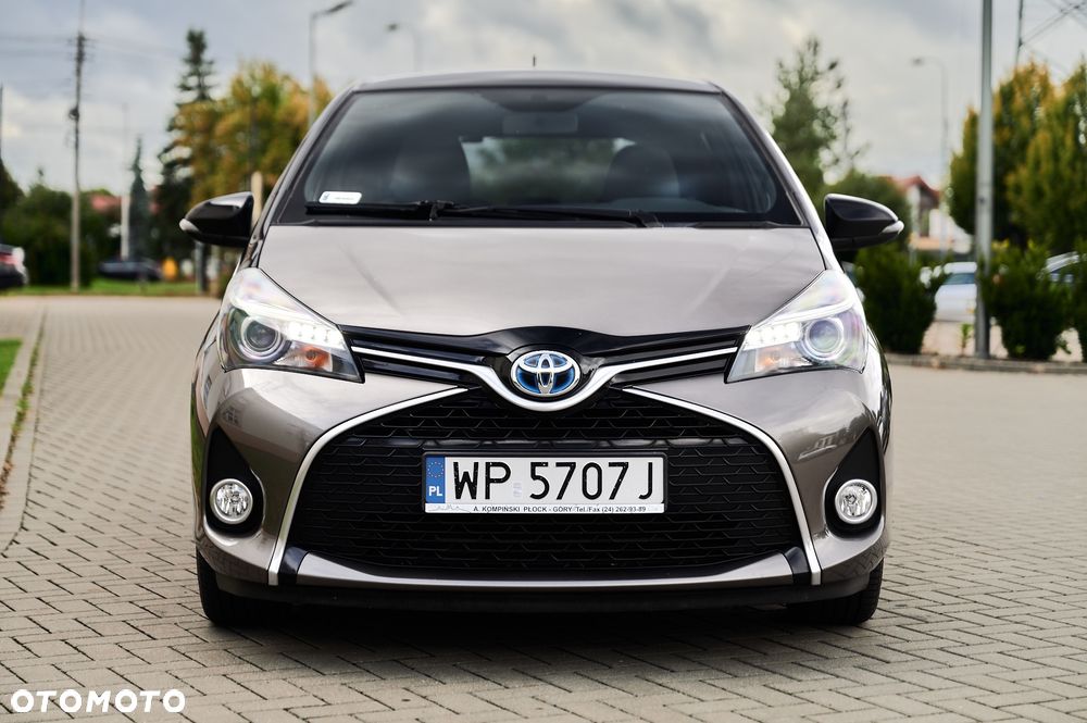 Toyota Yaris Hybrid 100 Selection Passion - 12