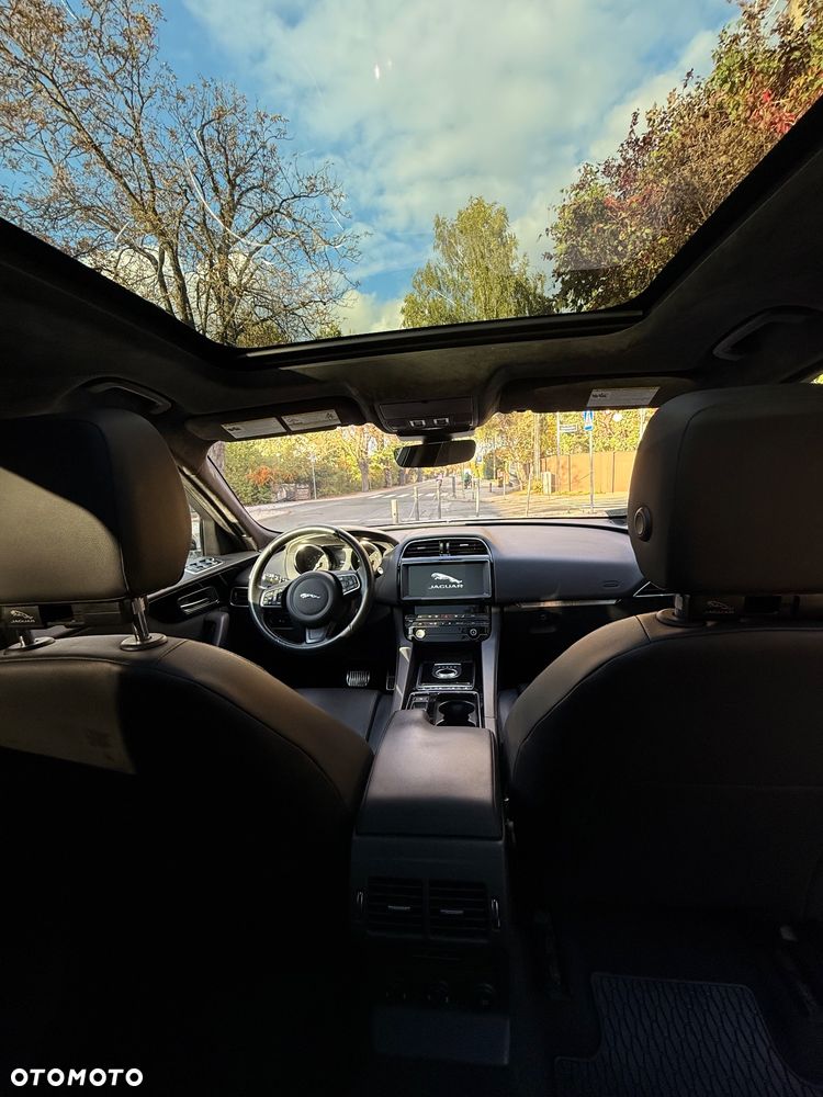 Jaguar F-Pace 25t AWD Prestige - 13