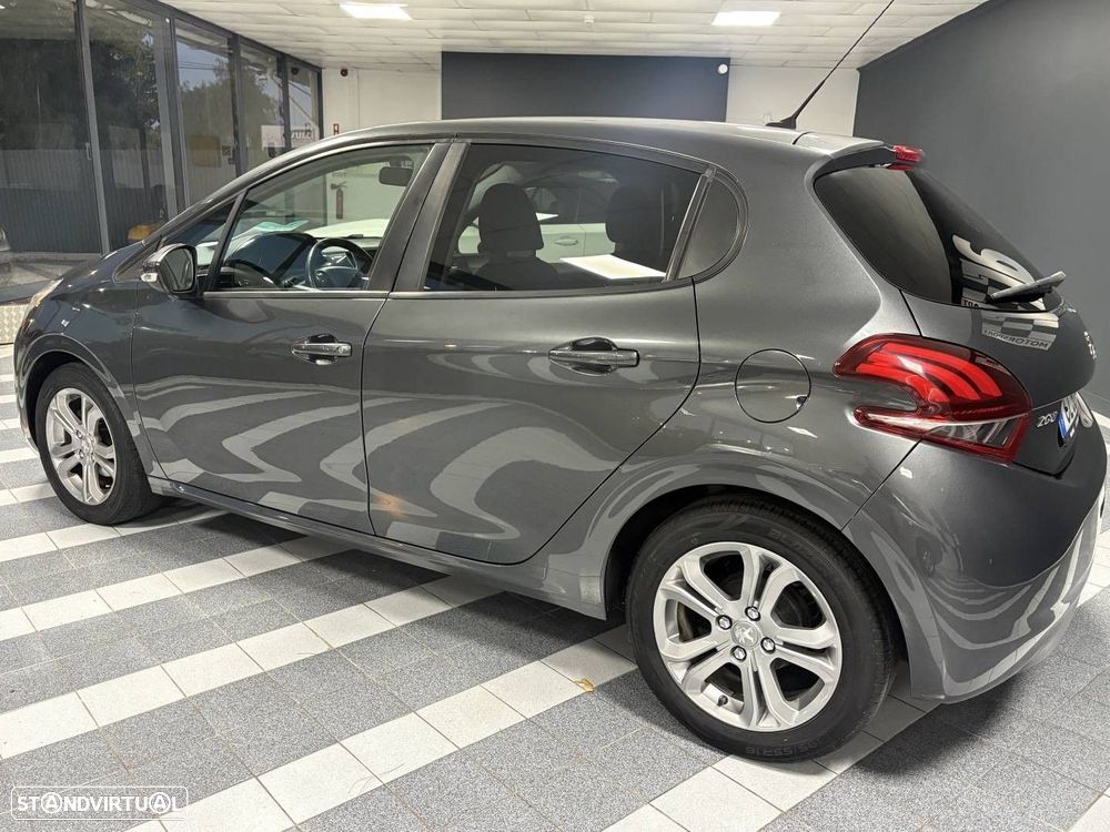 Peugeot 208 1.2 PureTech Style - 5