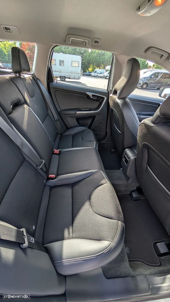Volvo XC 60 D4 Geartronic Momentum - 14