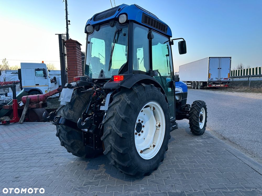 New Holland TN 75N TN75NA Pełzaki Mechaniczny SuperSteer™ 4X4 Sadowniczy - 6