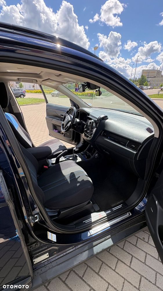 Mitsubishi Outlander - 11