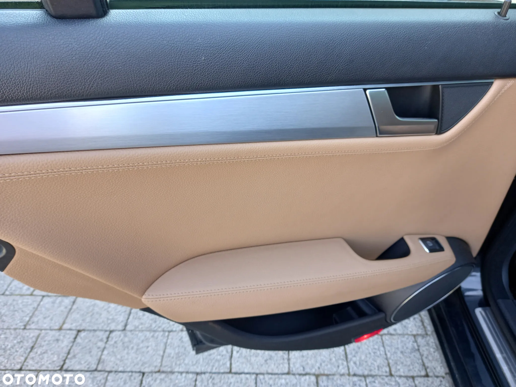 Mercedes-Benz Klasa C 250 CGI BlueEff Avantgarde - 15