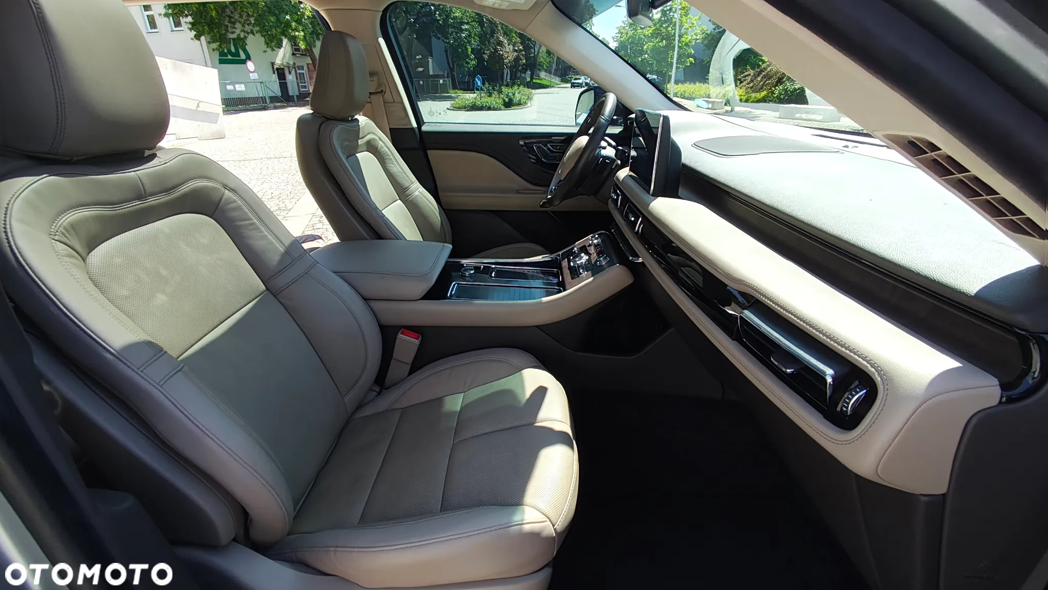 Lincoln Aviator - 30