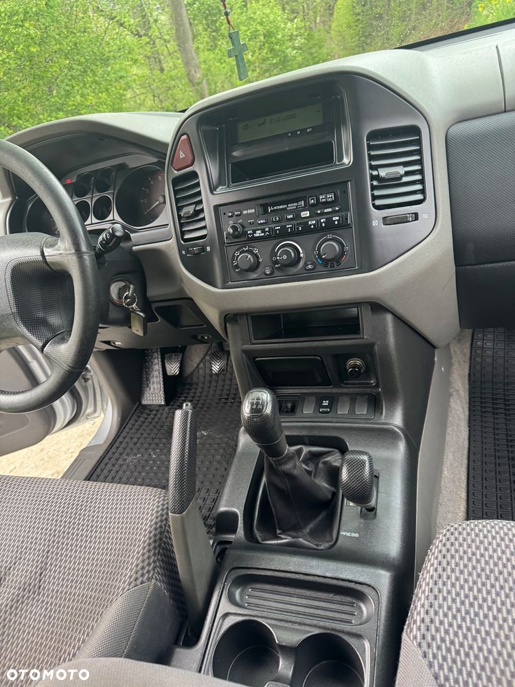 Mitsubishi Pajero - 9
