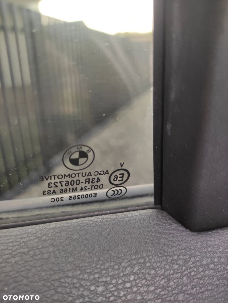 SZYBA DRZWI LEWY TYŁ TYLNA TRÓJKĄT BMW X1 E84 FABRYCZNIE DYMIONA - 2