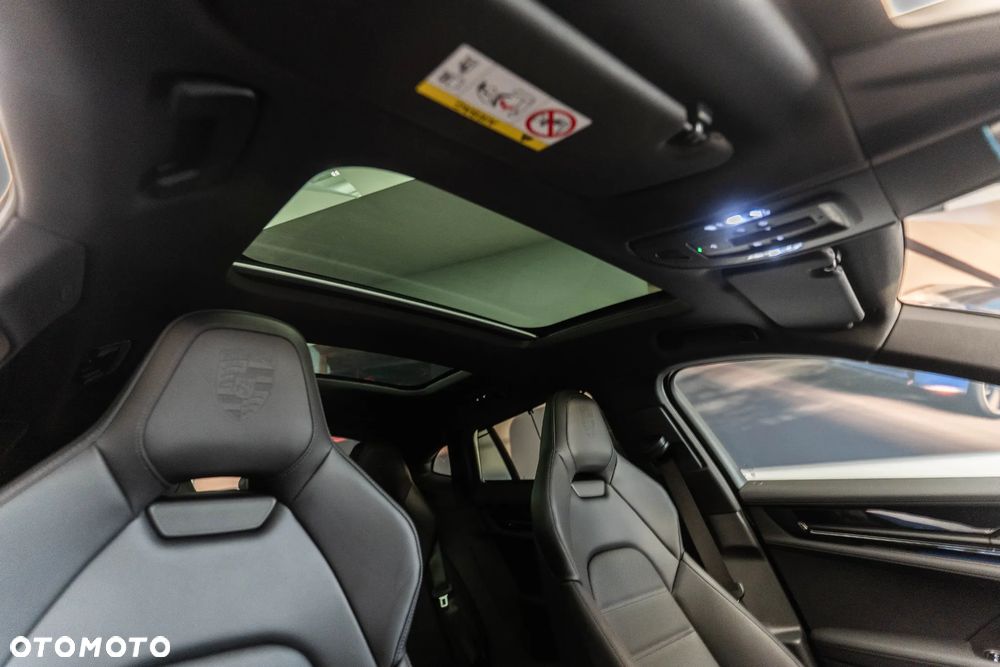 Porsche Panamera 4 - 30