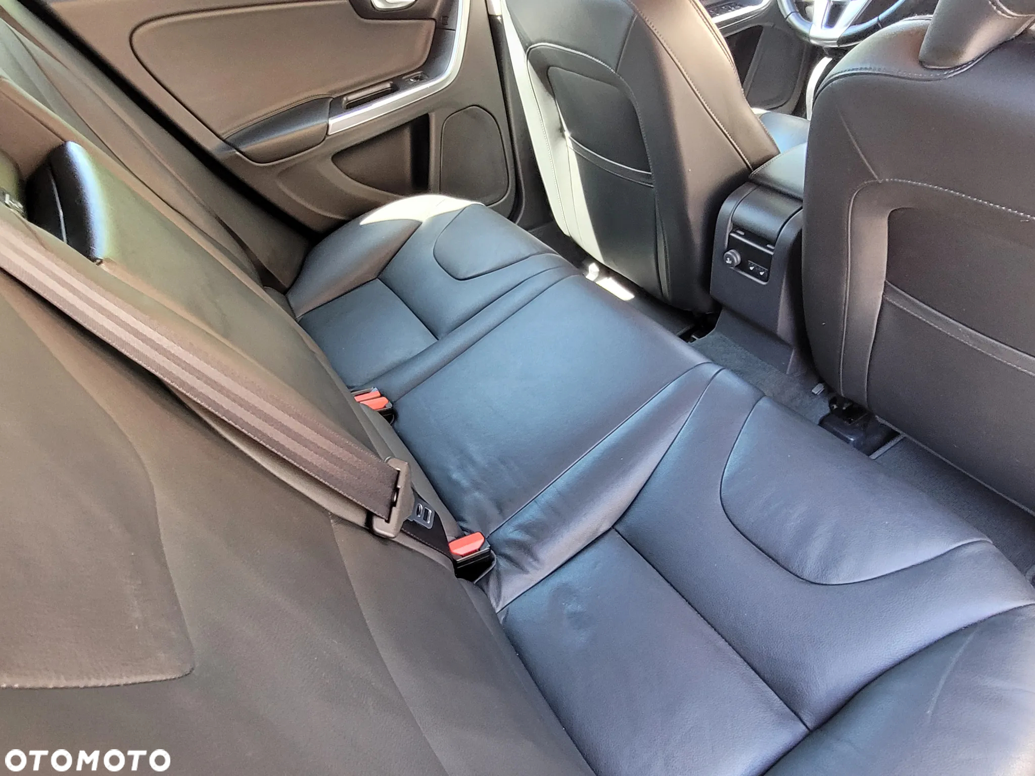 Volvo V60 D4 Momentum - 7
