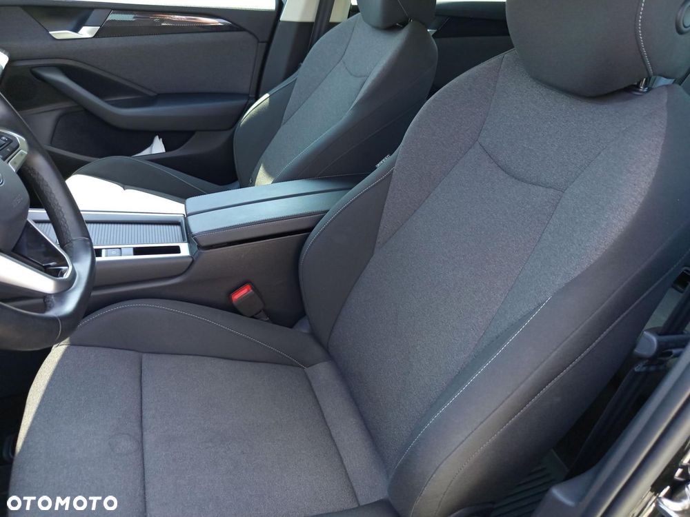 Volkswagen Passat - 11