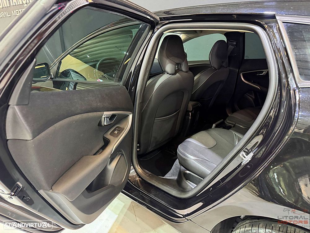 Volvo V40 D2 Black Line - 16