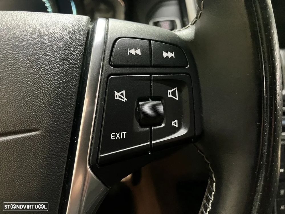 Volvo XC 60 2.0 D4 DRIVe R-Design - 31