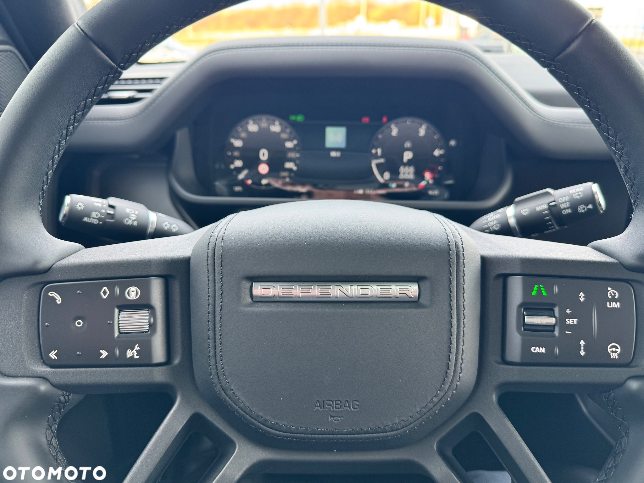 Land Rover Defender - 14