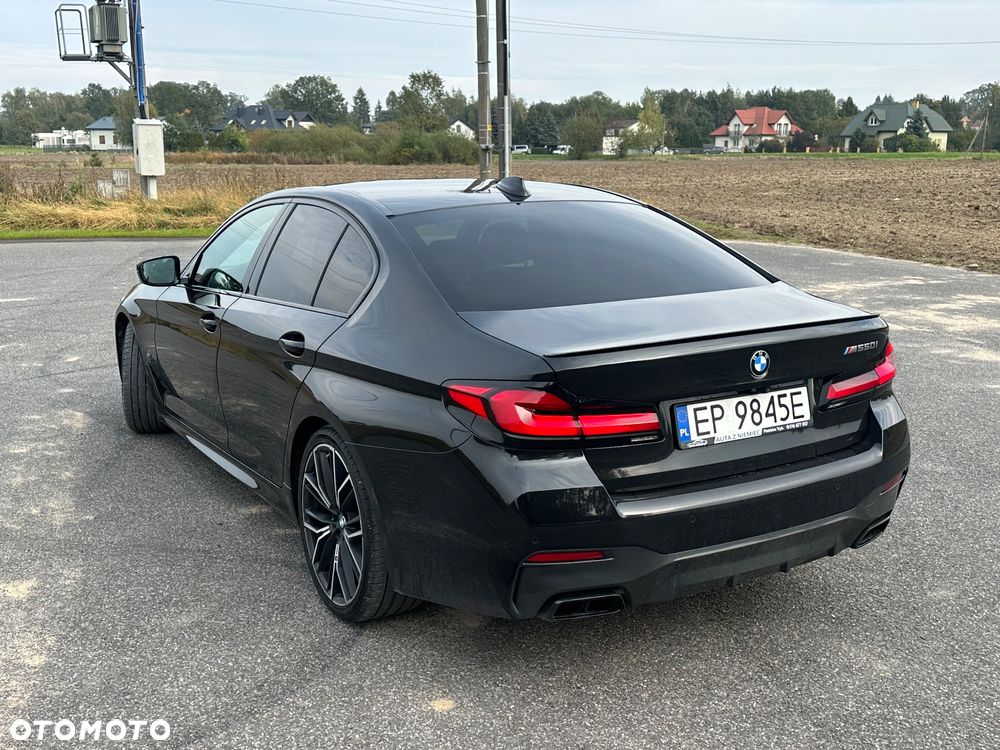 BMW Seria 5 M550i xDrive - 6