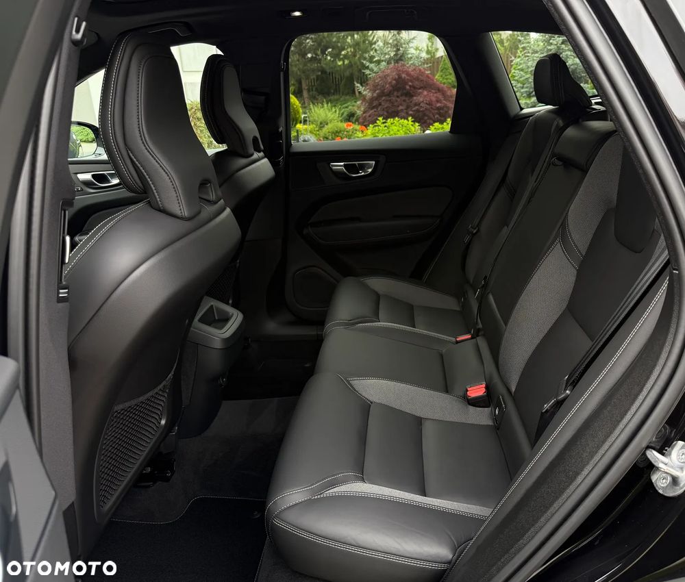 Volvo XC 60 B4 D Plus Dark - 12