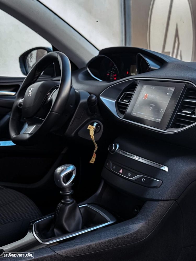 Peugeot 308 1.5 BlueHDi Business Line - 4