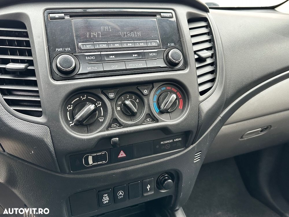 Mitsubishi L200 Double Cab M/T Invite - 9