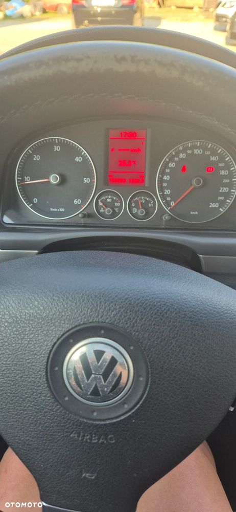 Volkswagen Touran - 12