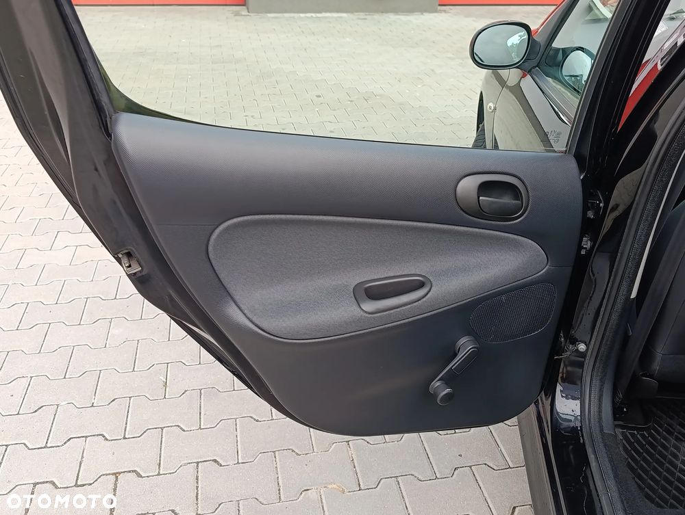 Peugeot 206 plus - 28