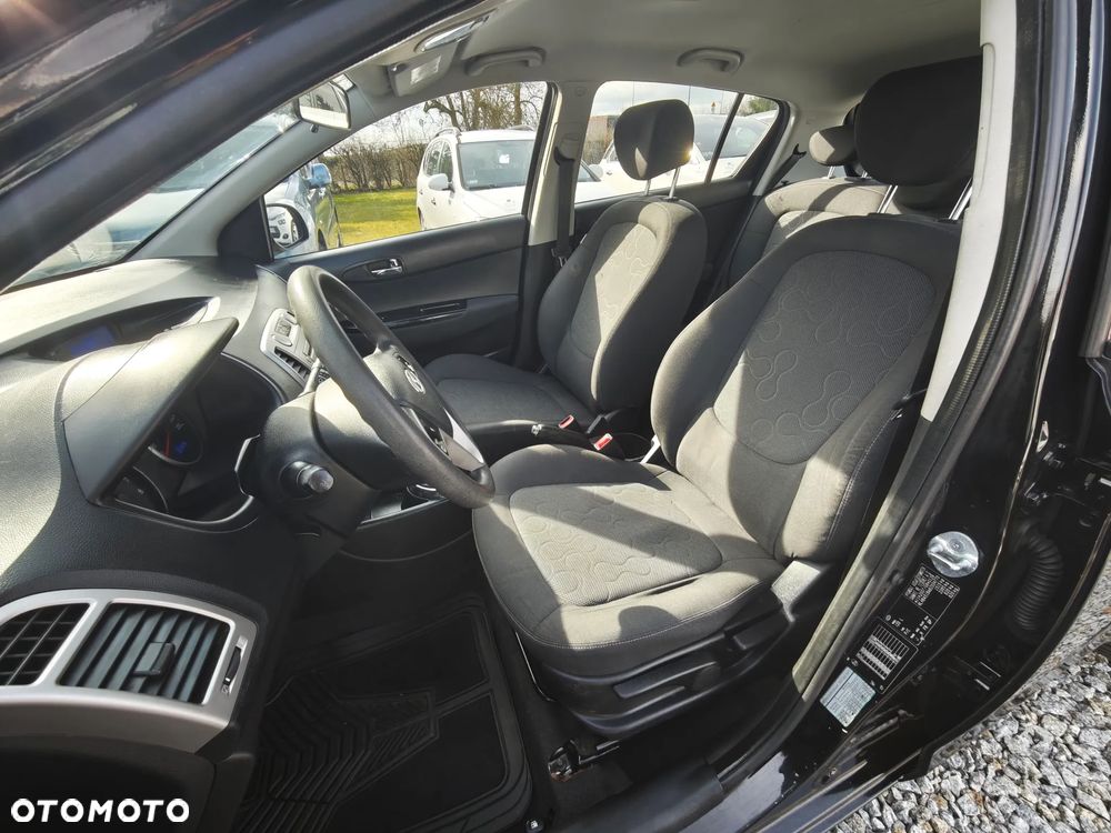 Hyundai i20 1.2 FIFA WM Edition - 27