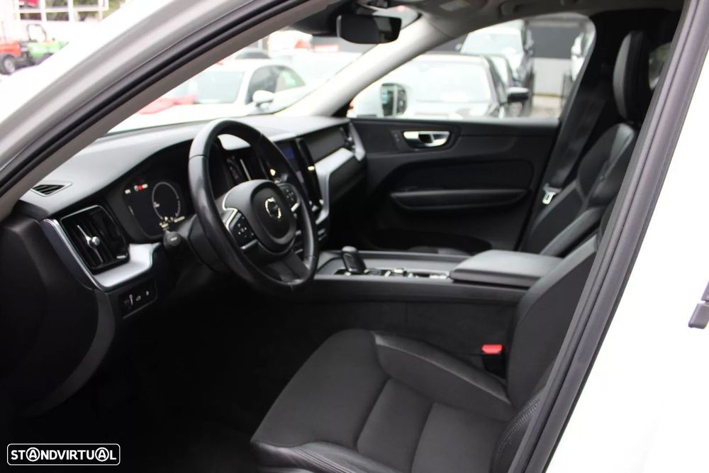 Volvo XC 60 2.0 T6 PHEV Inscription Expression AWD — fotografia 5