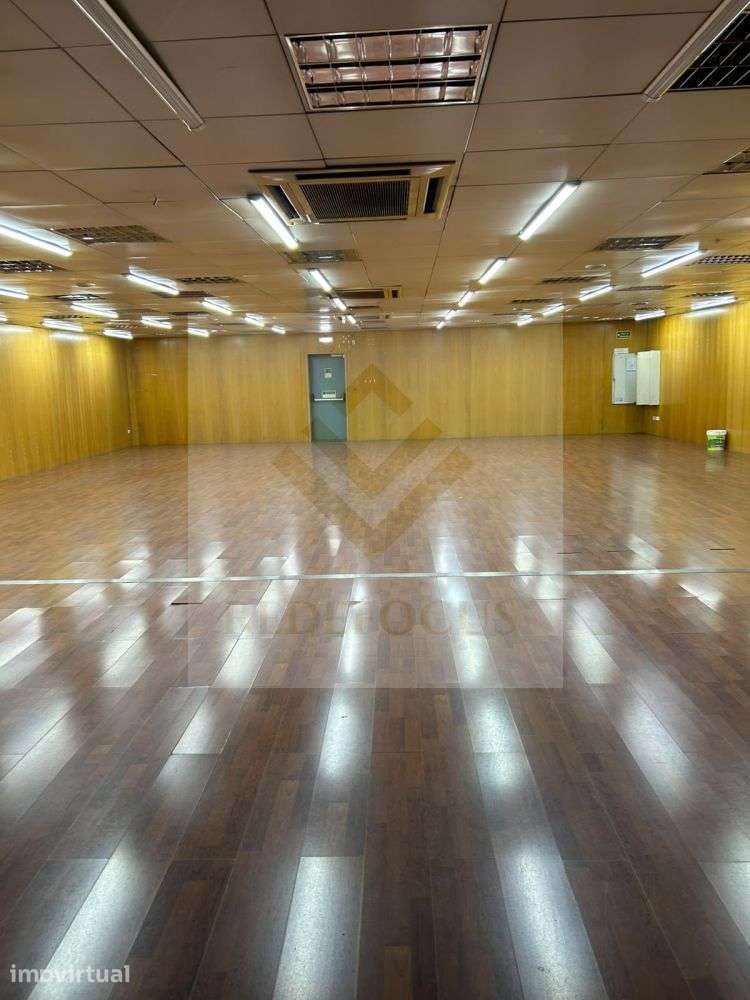 Excelente Loja para Arrendamento | Av. da Liberdade | Braga - Grande imagem: 4/19