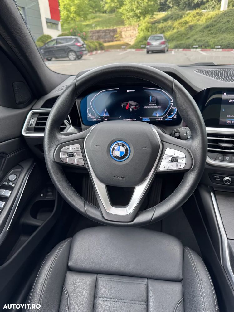 BMW Seria 3 330e xDrive Aut. Sport Line - 11