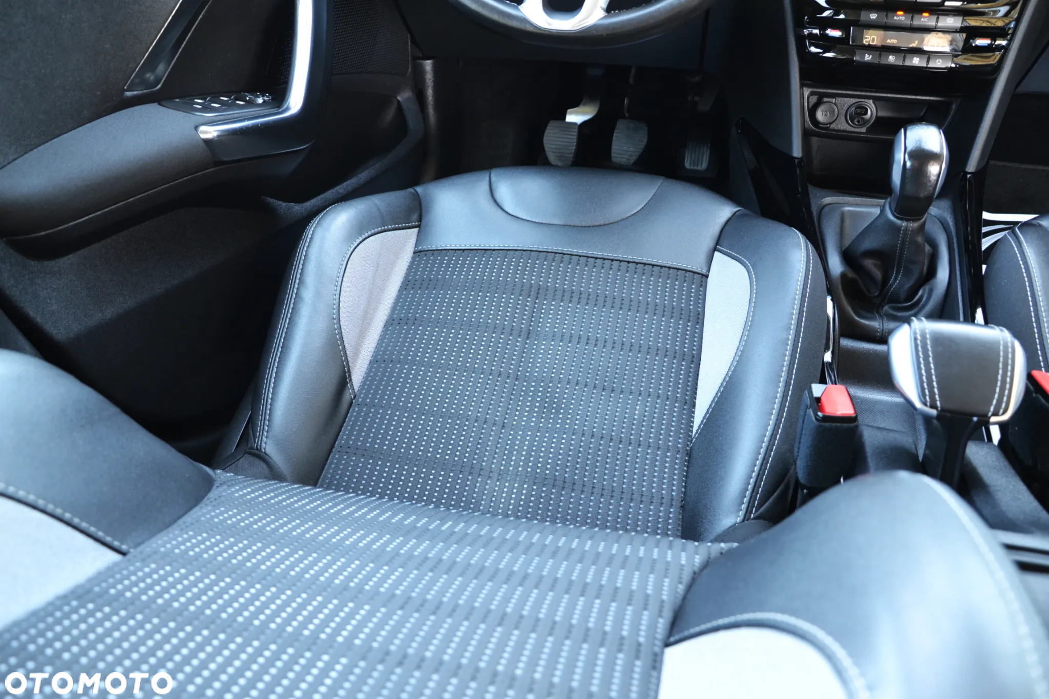 Peugeot 2008 1.6 BlueHDi Allure - 31
