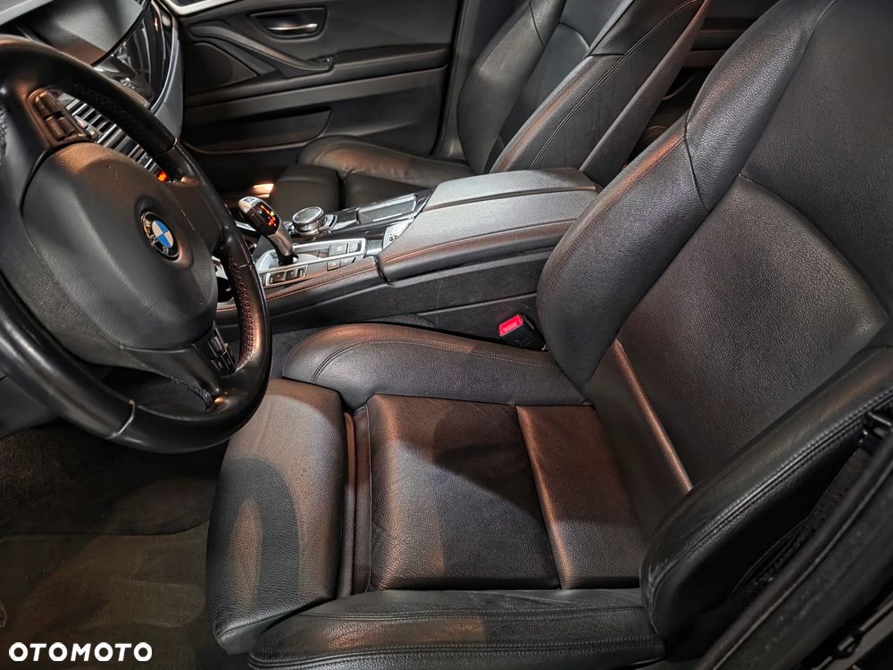 BMW Seria 5 520d xDrive - 12