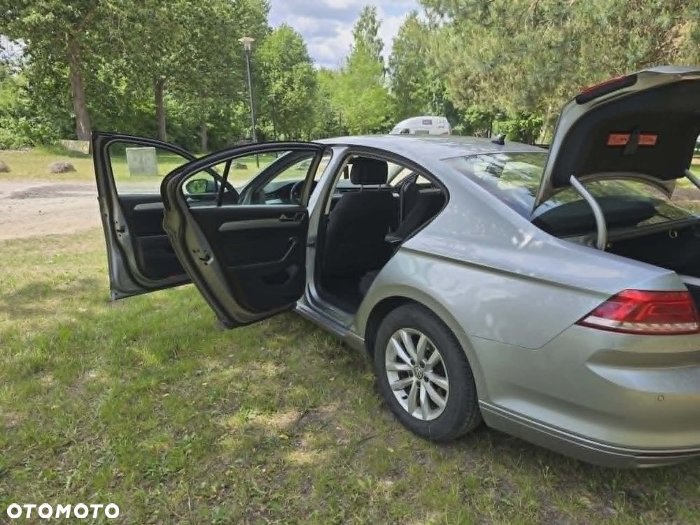 Volkswagen Passat 2.0 TDI SCR Comfortline - 15