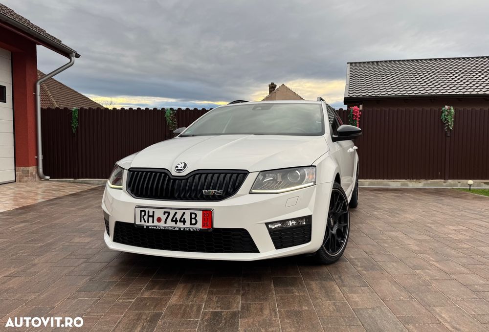 Skoda Octavia Combi 2.0 TDI RS - 1