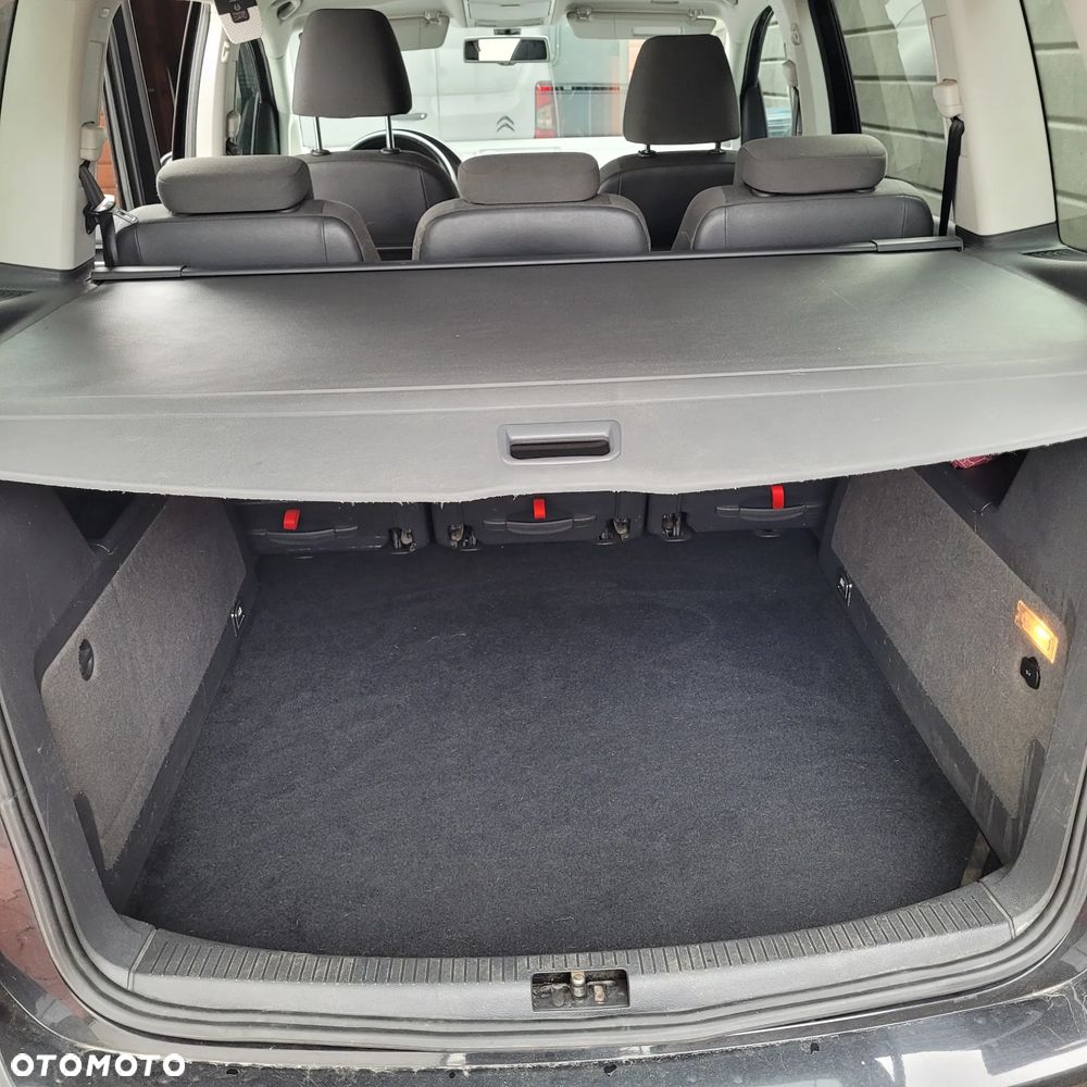 Volkswagen Touran - 16