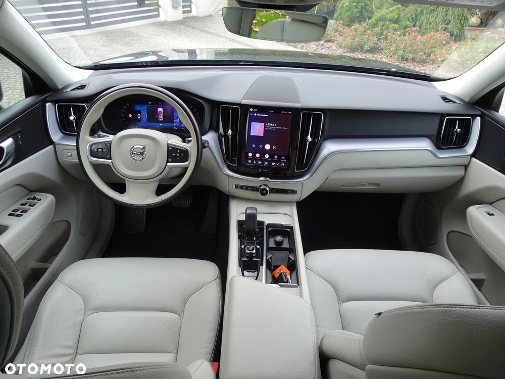 Volvo XC 60 B4 D Momentum Pro - 27
